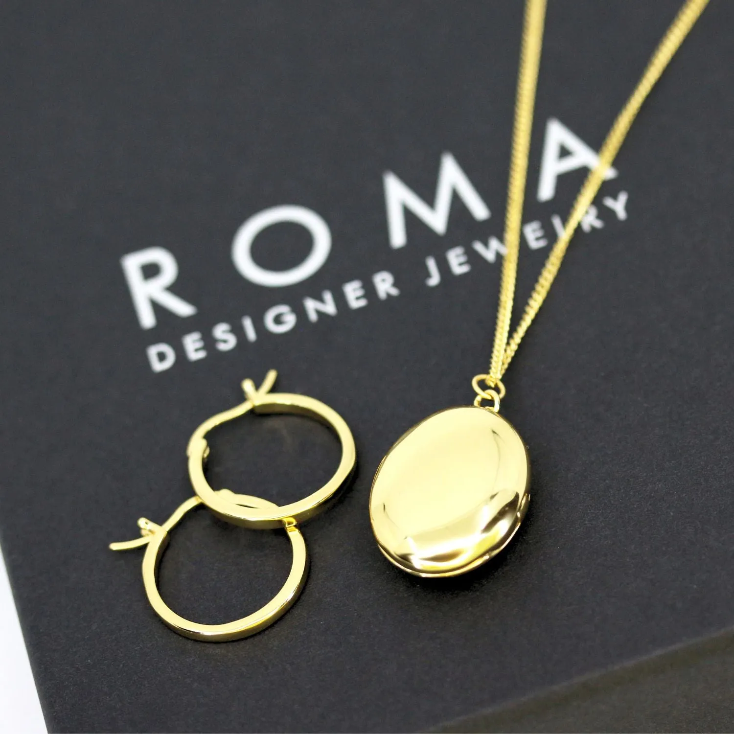 Roma Oval Locket Necklace (Gold)